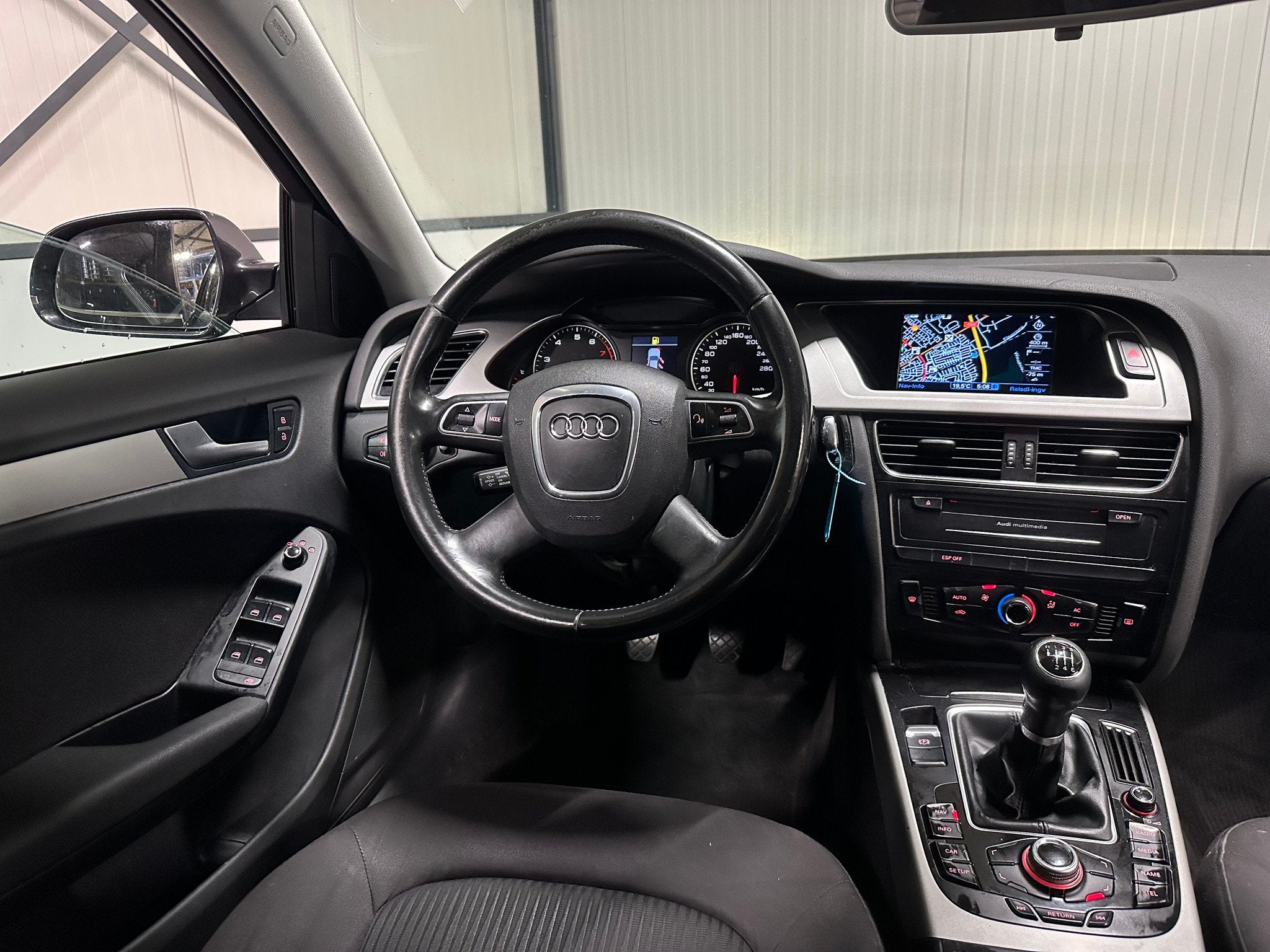 Audi A4 Avant 1.8 TFSI | Pro Line Business | Navi | Xenon |, Auto's, Audi, Euro 5, Gebruikt, 4 cilinders, Handgeschakeld