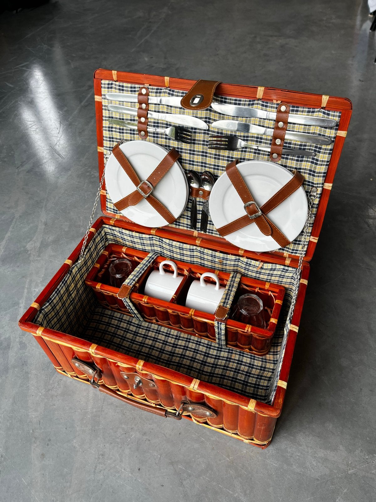 Vintage picknickmand compleet met servies, Ophalen, Zo goed als nieuw