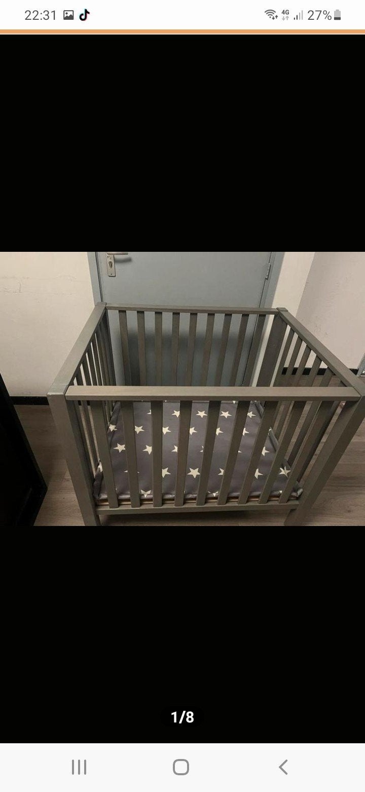 Baby box verstelbaar met matrasje - lichte gebruikerssporen, Kinderen en Baby's, Ophalen, Gebruikt, Vierkant, In hoogte verstelbaar