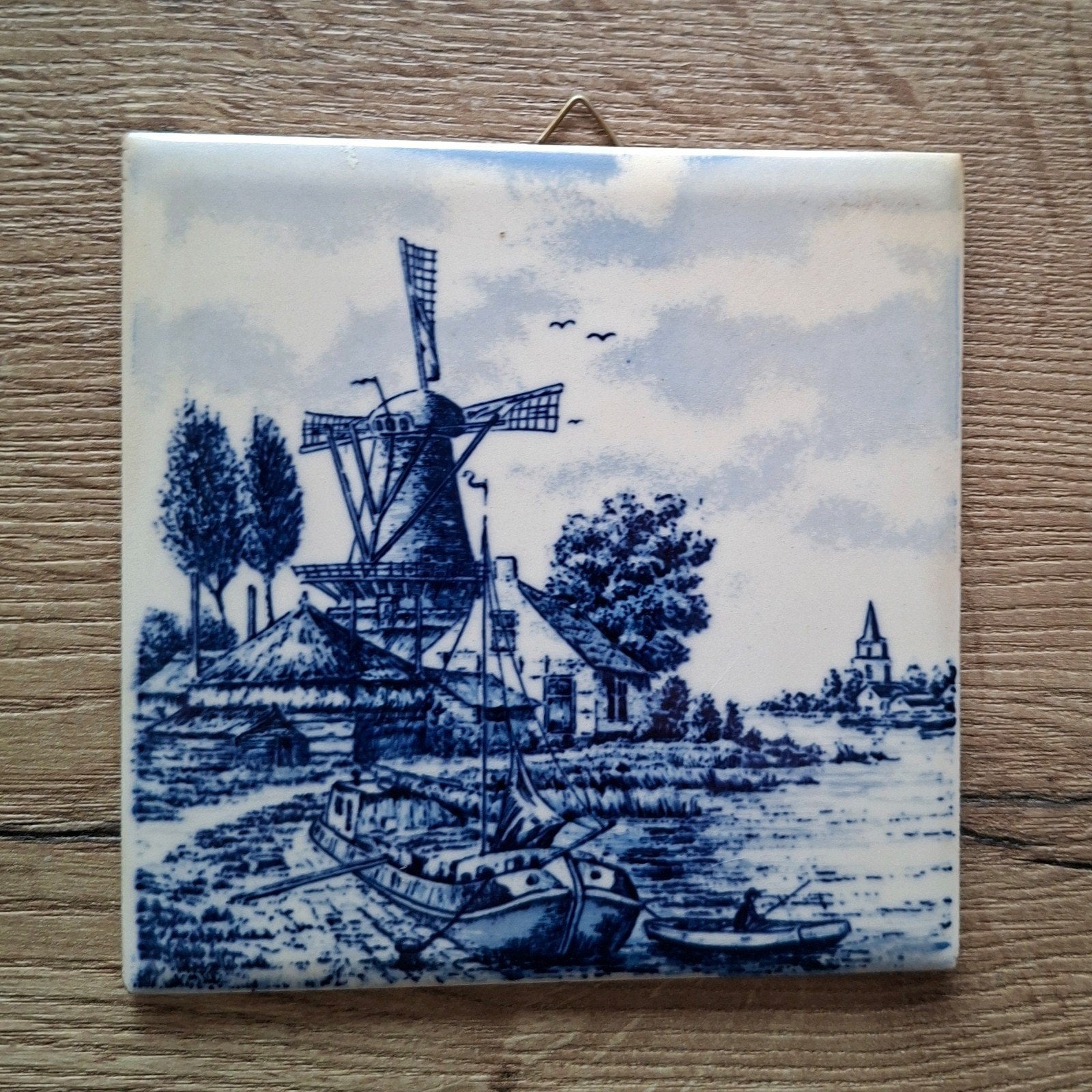 Delfts blauw tegeltje met molen en Hollands landschap, Antiek en Kunst, Ophalen of Verzenden