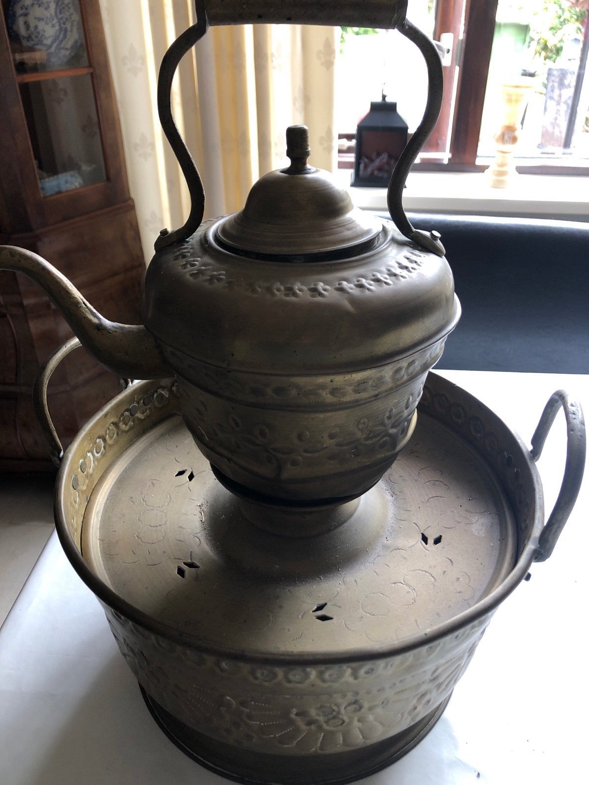 Antieke koperen theepot met onderstel, Ophalen