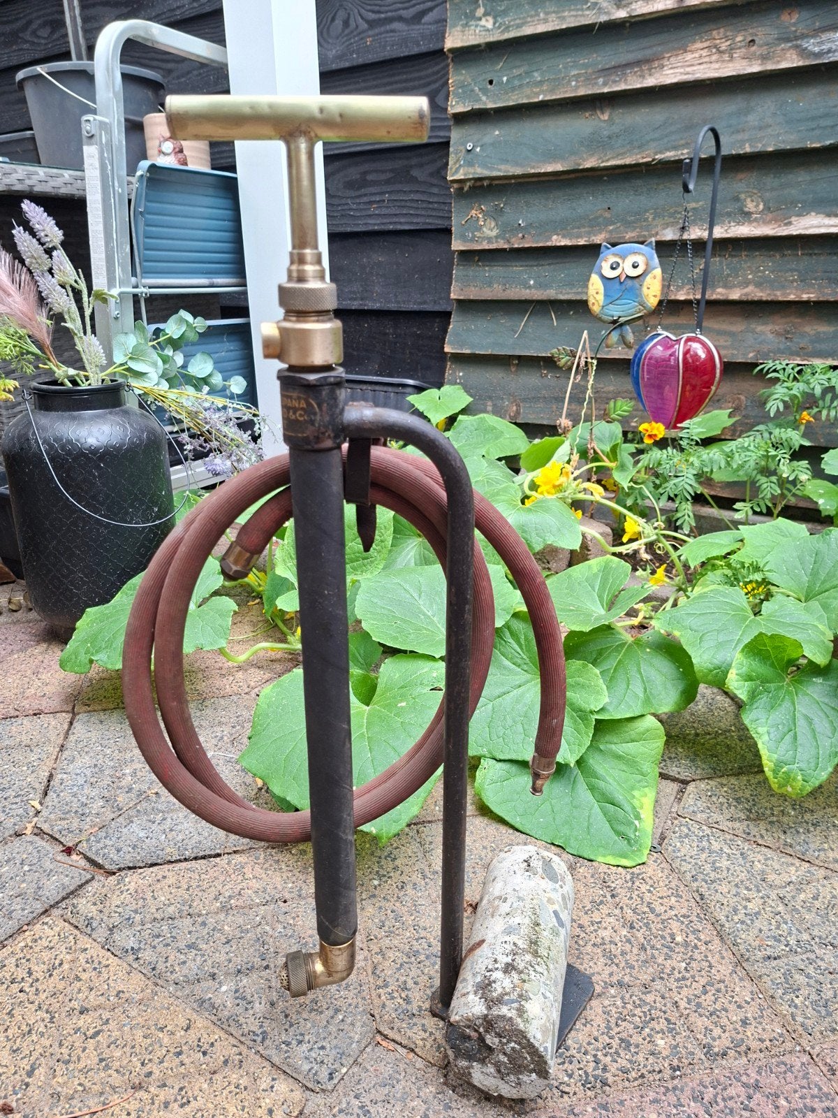 Antieke handpomp met slang, Ophalen of Verzenden