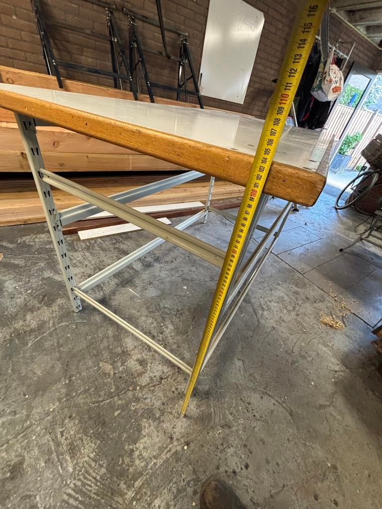 Werkbank met metalen onderstel, Doe-het-zelf en Verbouw, Werkbanken, Ophalen, Gebruikt, 70 tot 120 cm