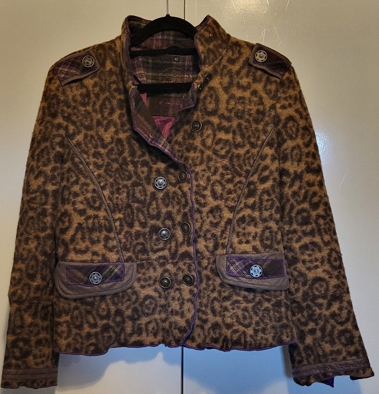 Malenka wollen jas met luipaardprint en paarse details, Bruin, Maat 42/44 (L), Ophalen of Verzenden, Zo goed als nieuw