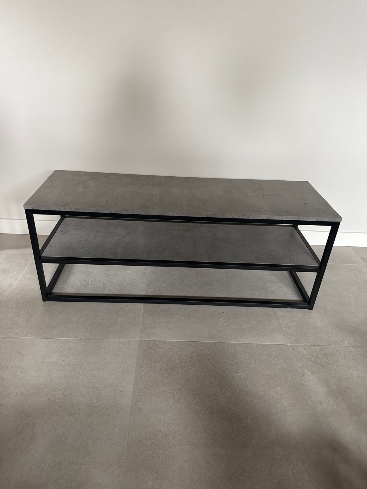 In prijs verlaagd! Tv-meubel betonlook 140x40x46 cm, Huis en Inrichting, Ophalen, 100 tot 150 cm, Zo goed als nieuw, Minder dan 100 cm