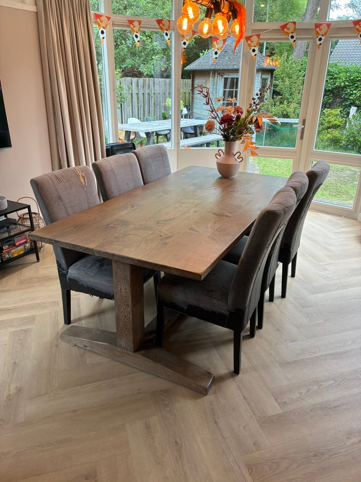 Robuuste houten hard eiken klooster eettafel, Ophalen, Zo goed als nieuw, 4 tot 6 stoelen