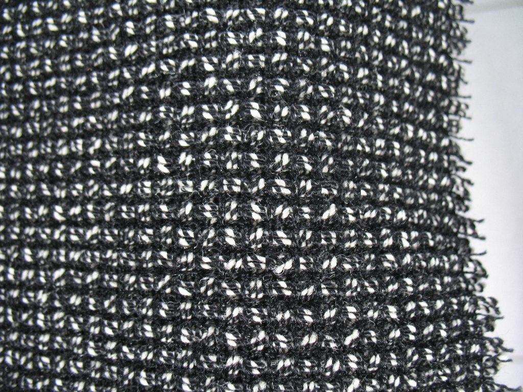 Kvadrat Perla 2.2 186 zwart+roomwit; restant meubelstof, Wol, 120 cm of meer, Zwart, Nieuw