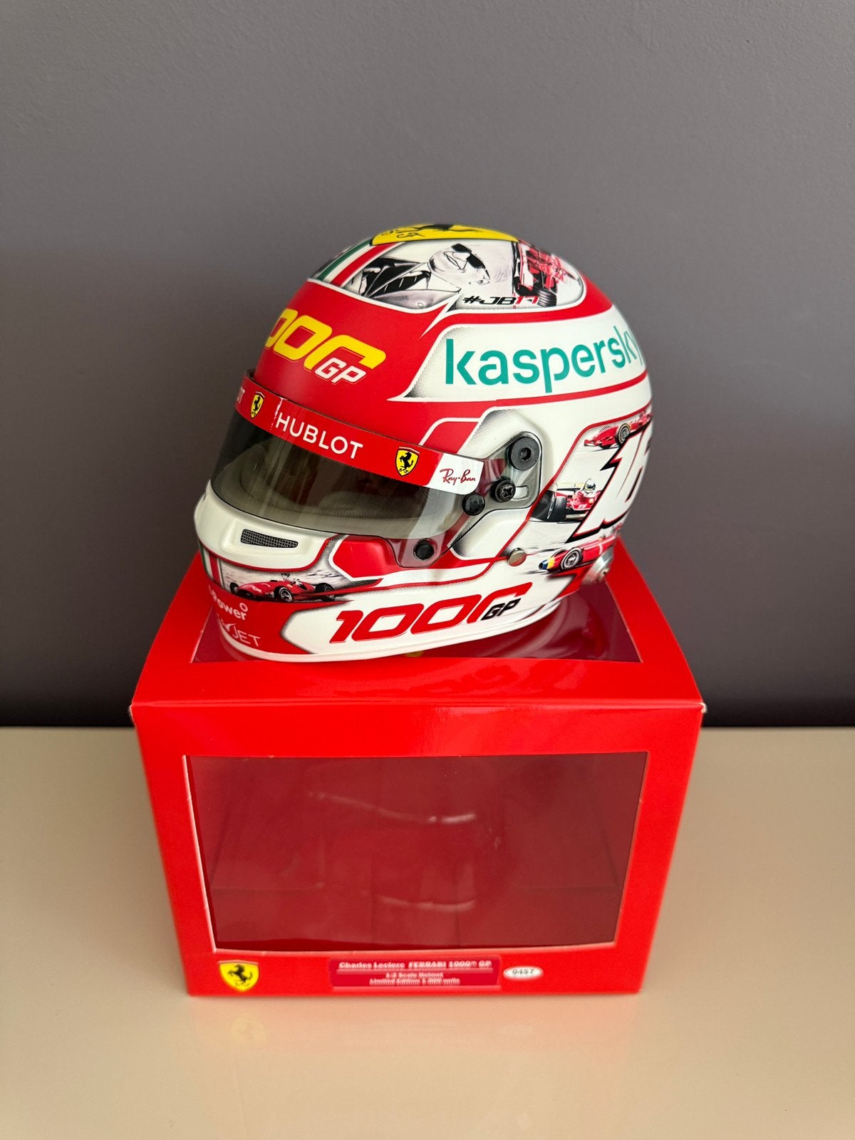 1000 GP Charles Leclerc 1:2 Helm Ferrari F1, Ophalen of Verzenden, Zo goed als nieuw, Formule 1