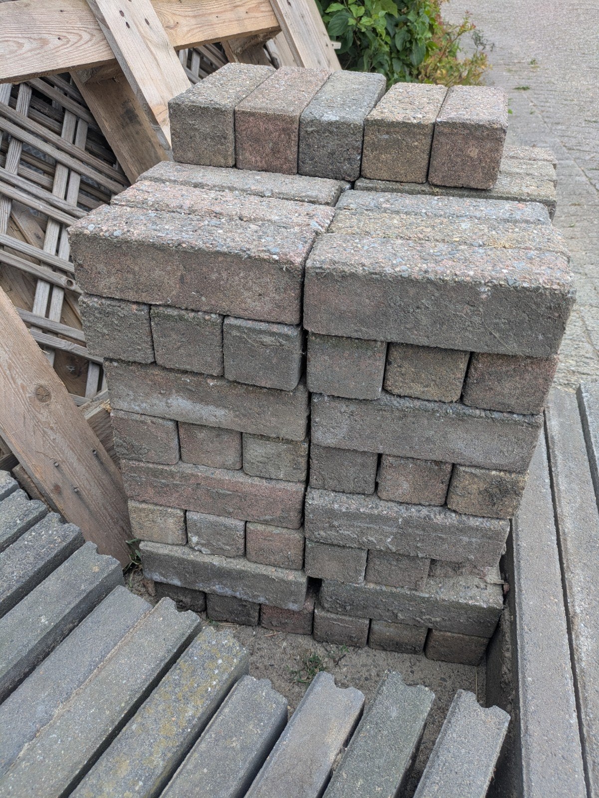 101 Klinkertjes - gratis, Tuin en Terras, Ophalen, Beton, Overige typen