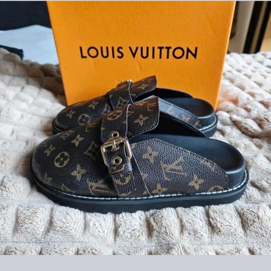 Leuke slippers L.️., Ophalen of Verzenden, Nieuw, Bruin