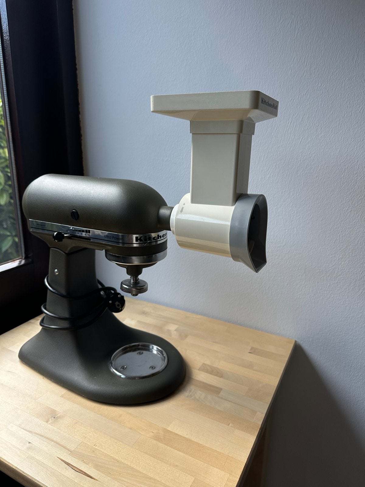 KitchenAid rasp/snijder opzetstuk met 3 trommels, Minder dan 1 liter, Ophalen of Verzenden, Zo goed als nieuw, 3 snelheden of meer