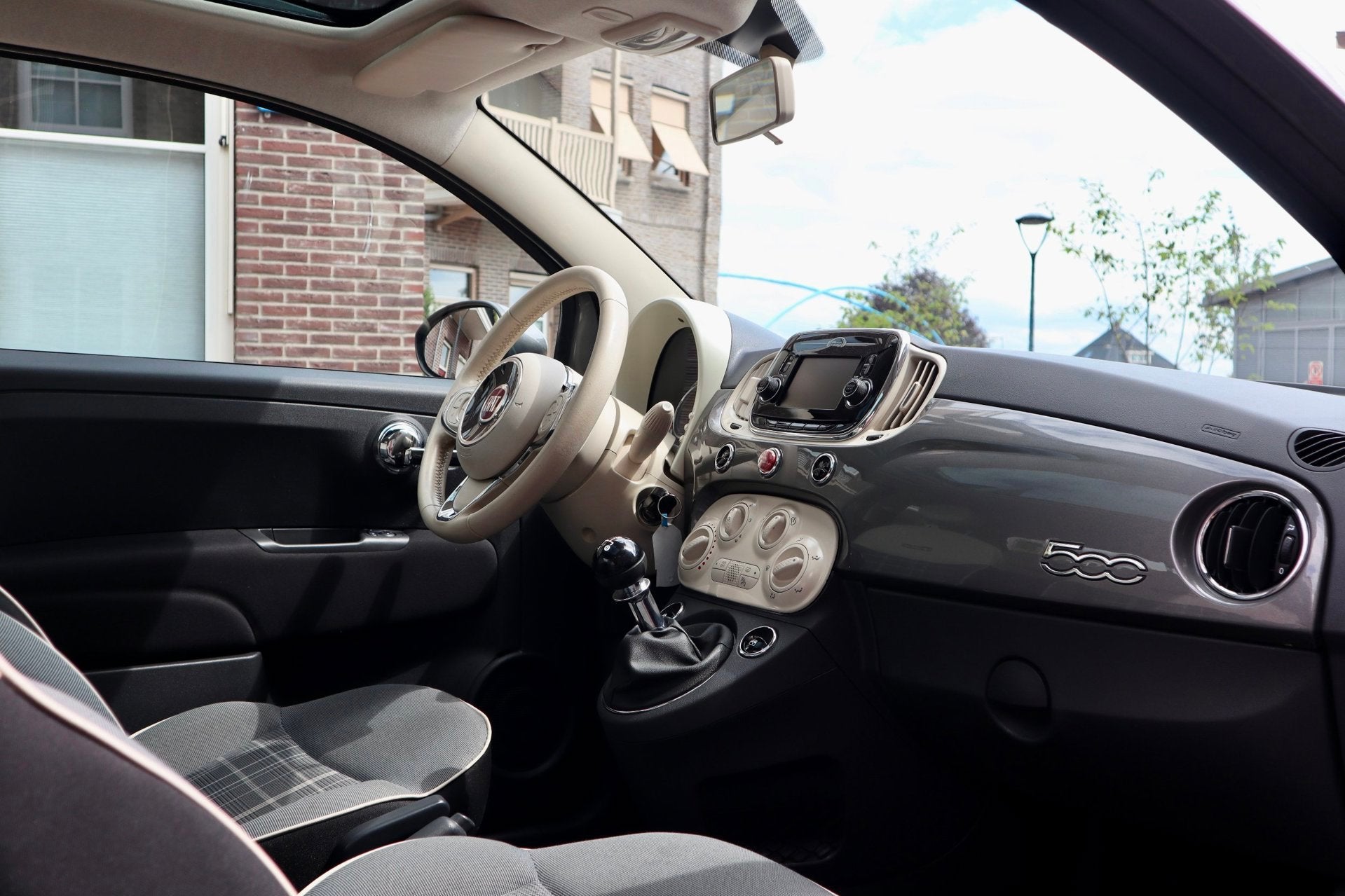Fiat 500 1.2 Lounge| RIJKLAARPRIJS | Panoramadak | Comfort-p, Voorwielaandrijving, Dealer onderhouden, Gebruikt, 840 kg