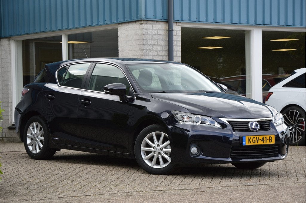 Lexus CT 200h Business Line LEDER | CAMERA | NAVI | CARPLAY, Auto's, Lexus, Gebruikt, Zwart, 4 cilinders, 1415 kg