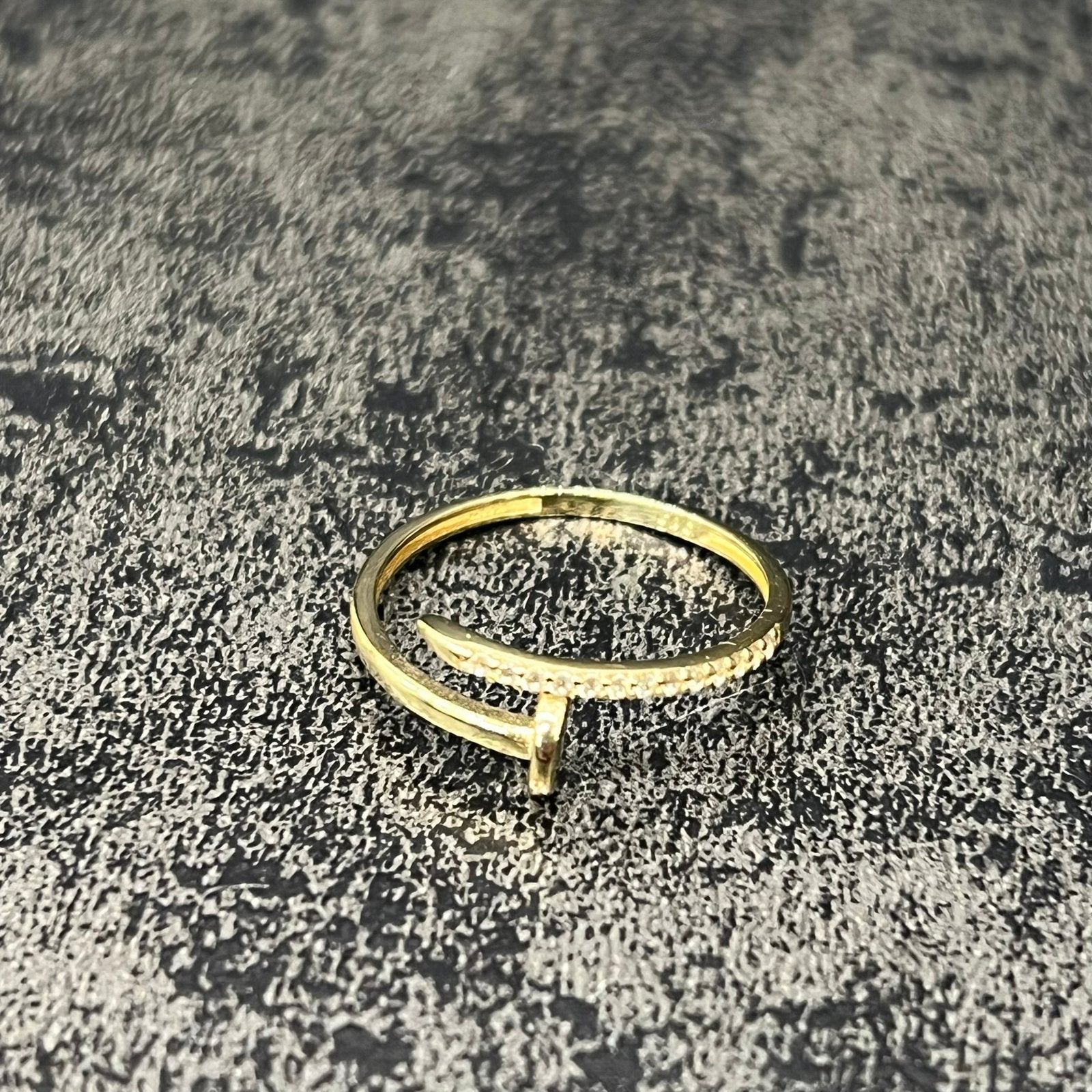 14 karaat gouden ring spijker model, Ophalen of Verzenden, Nieuw, Goud, Dame