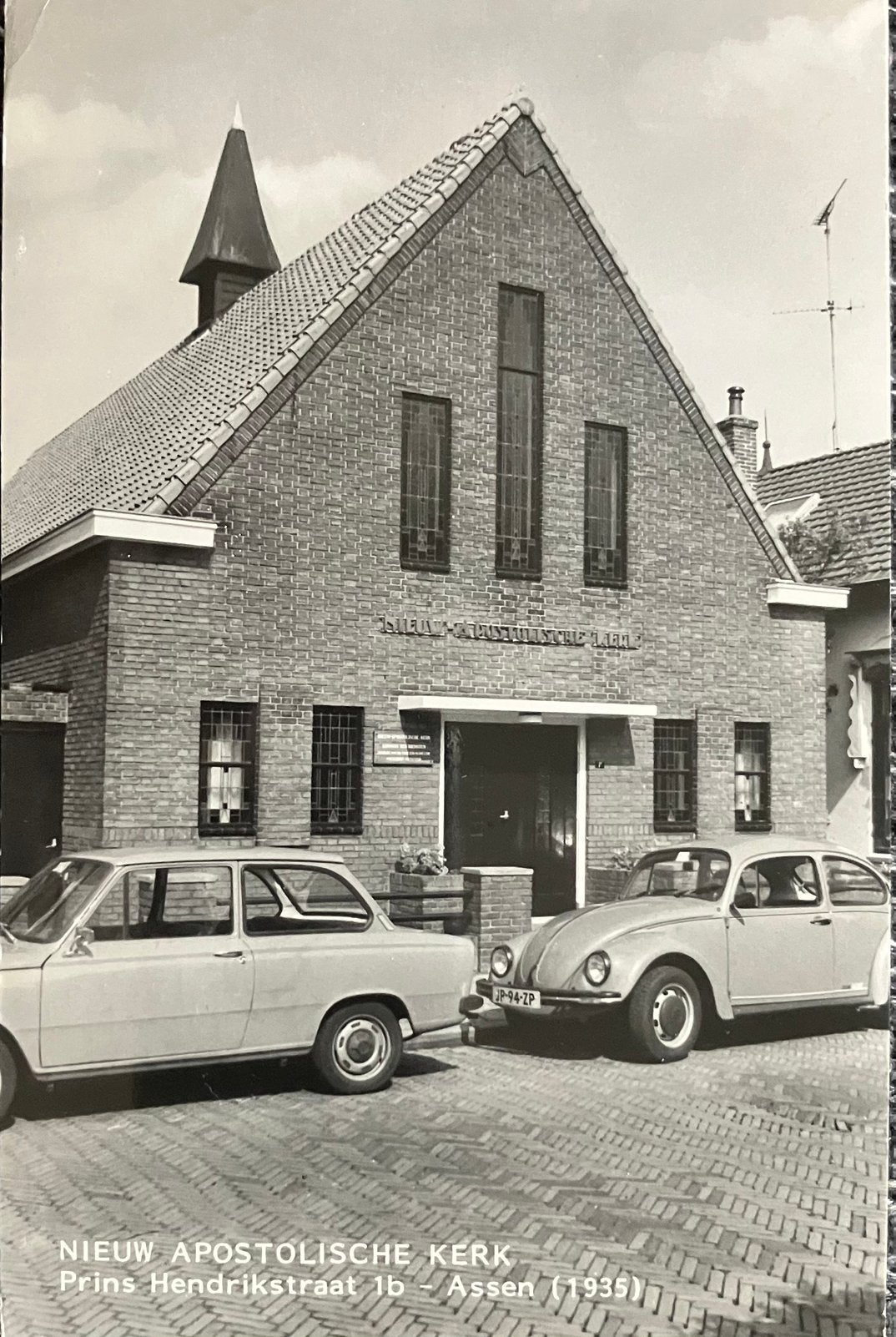 Ansichtkaart met auto’s DAF 44 en VW Kever in Assen, Ophalen of Verzenden, 1960 tot 1980, Voertuig