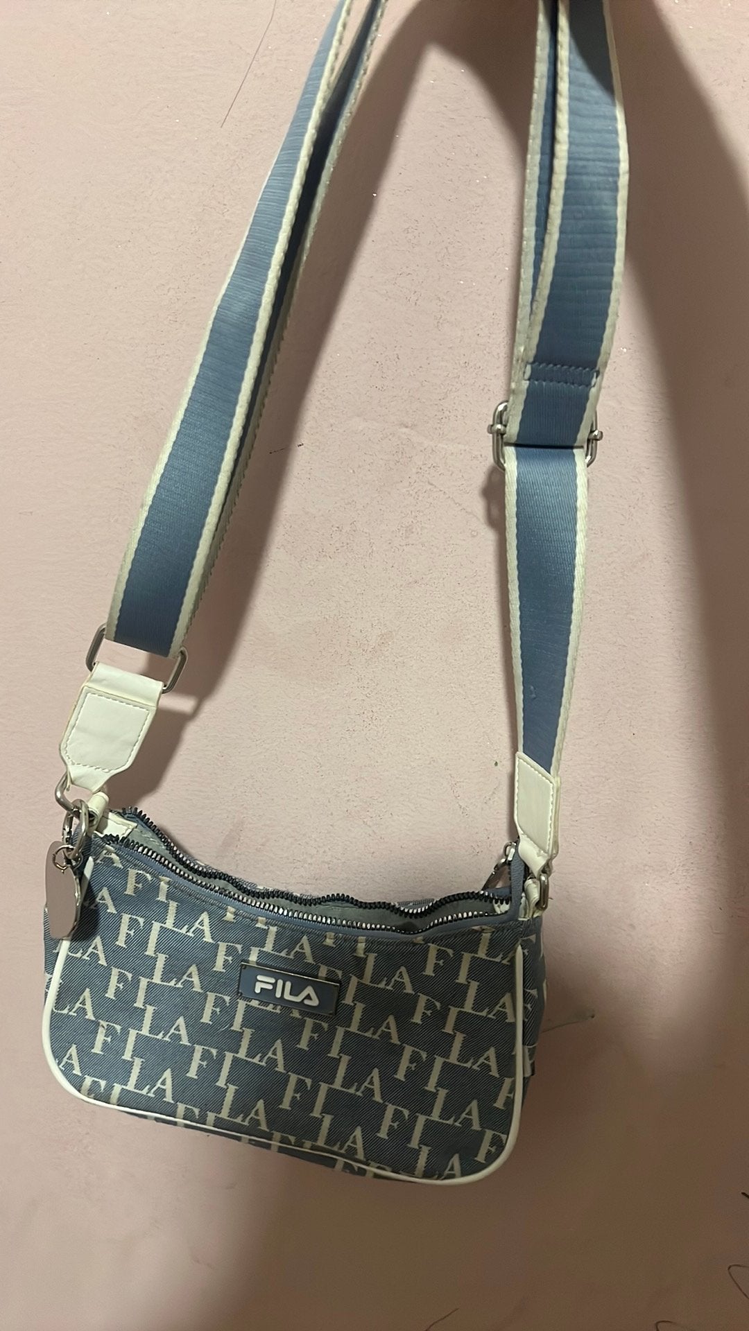 Gloednieuwe tas [FILA], Sieraden, Tassen en Uiterlijk, Ophalen, Zo goed als nieuw, Zwart, Schoudertasje