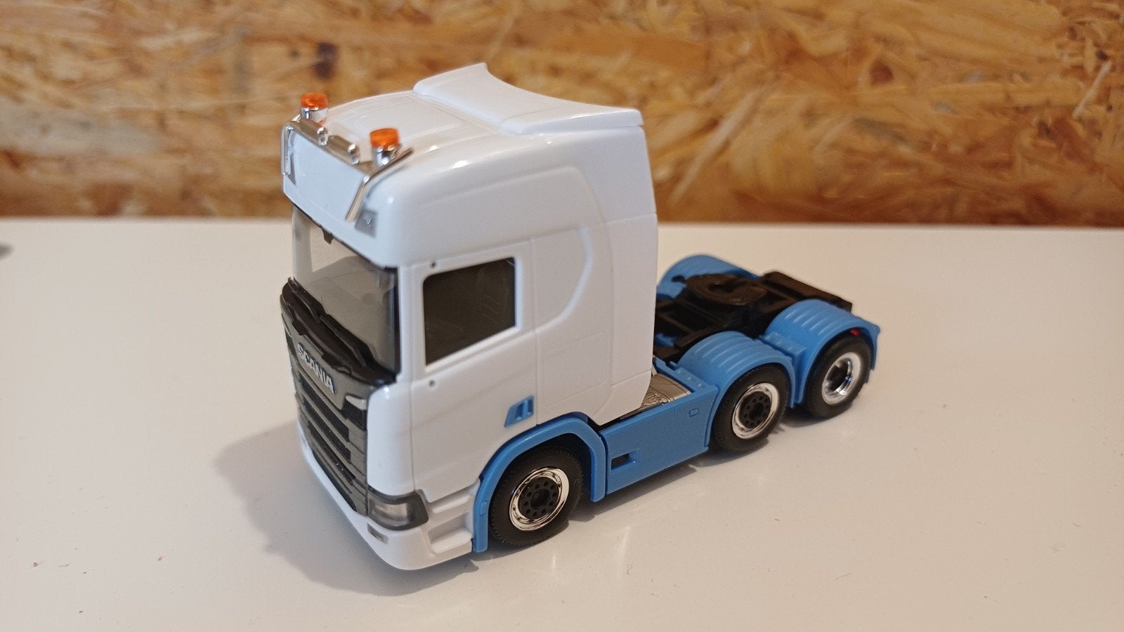 Herpa Scania R 6x2 voorloper trekker blauw/wit, Hobby en Vrije tijd, Ophalen of Verzenden, Nieuw, Bus of Vrachtwagen, Herpa