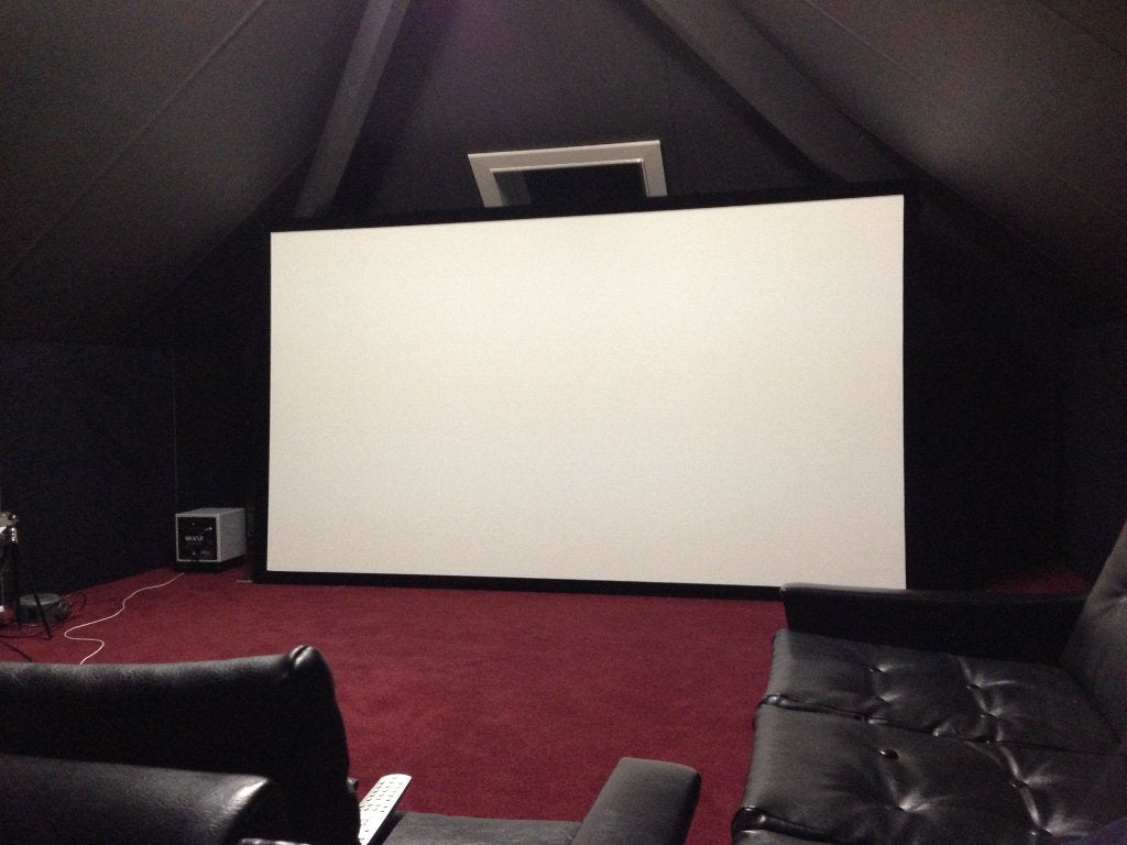 Elite Screens 135" Projectiescherm – 16:9 – Akoestisch, Ophalen, Handmatig, Gebruikt