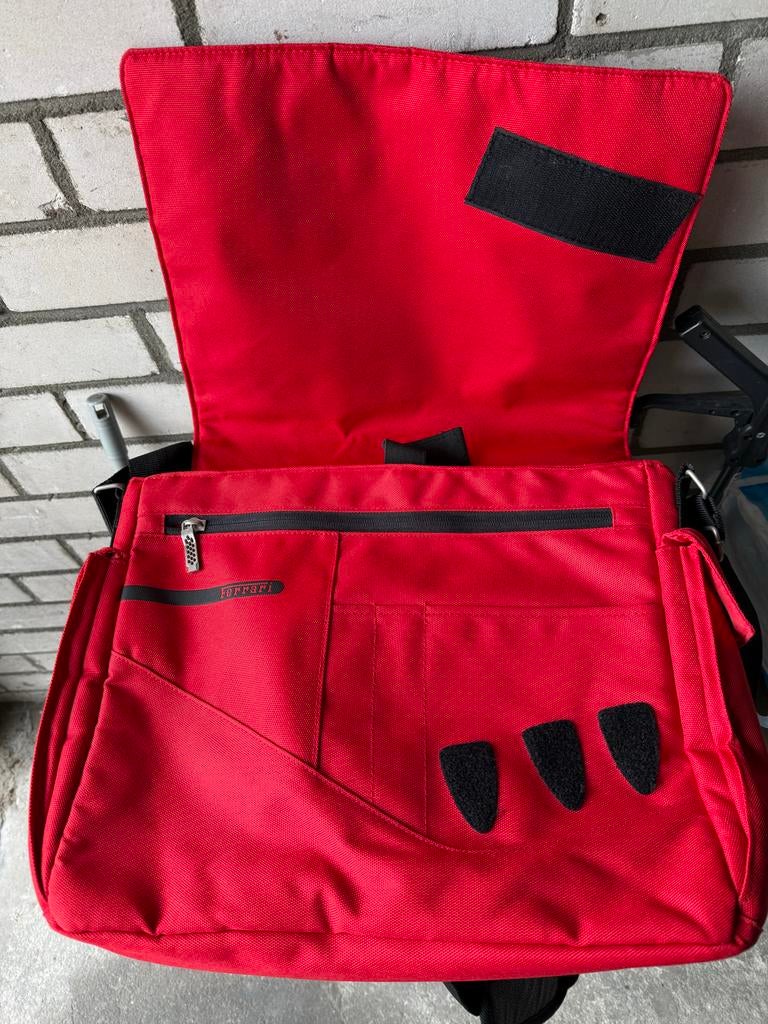 Ferrari laptop tas met diversen zakken, Ophalen of Verzenden, 15 inch, Gebruikt, Schoudertas