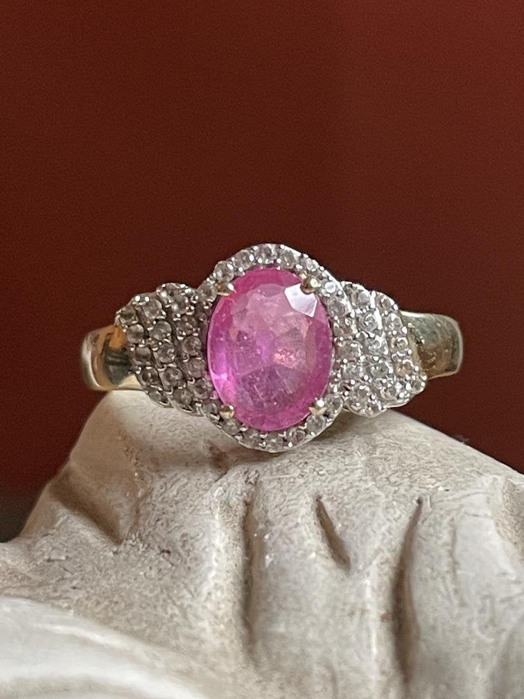 Prachtige 9 karaat gouden ring van harry ivens roze saffier, 18 tot 19, Ophalen of Verzenden, Zo goed als nieuw, Nvt