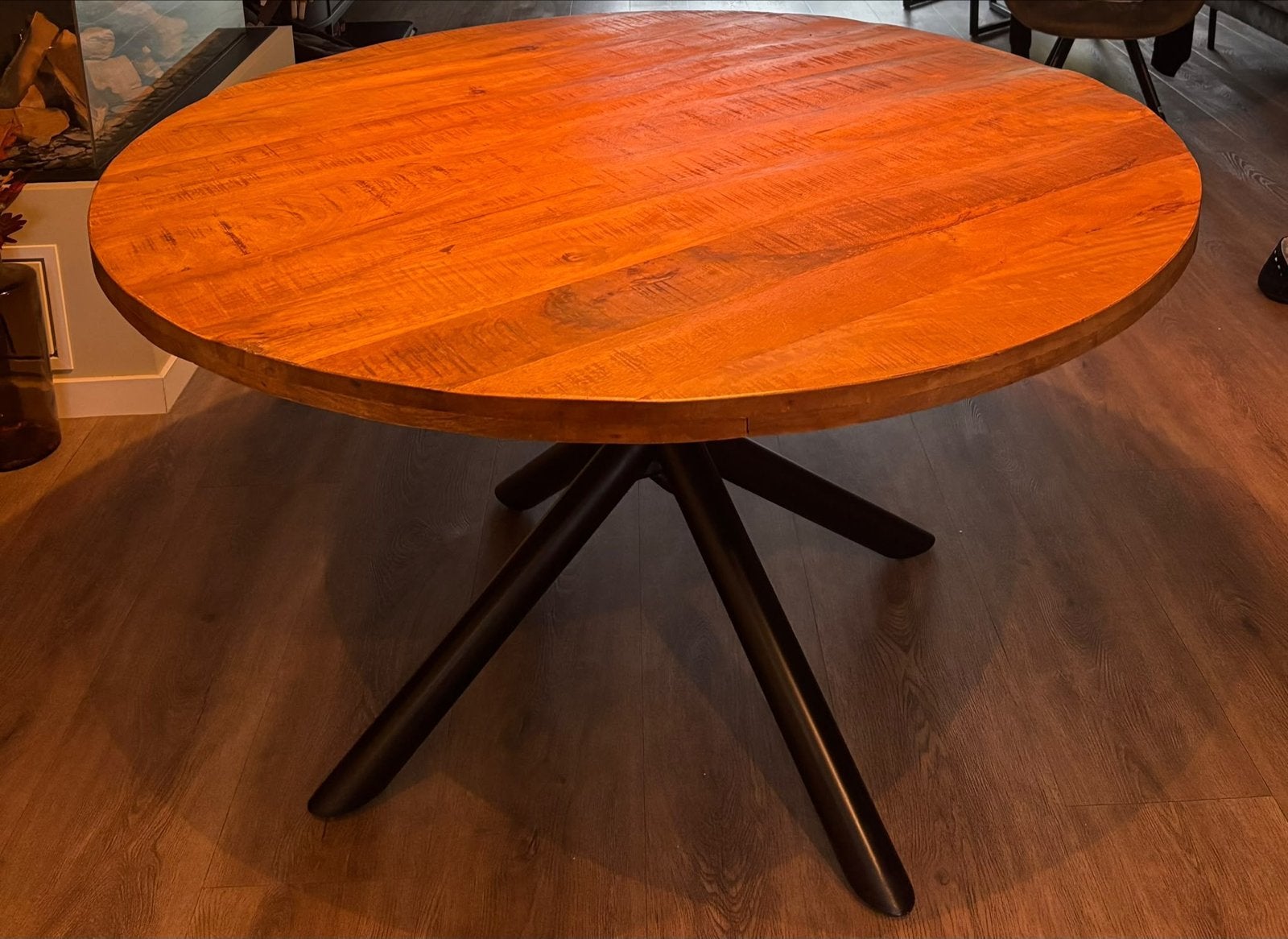 Ronde eettafel hout met zwart metalen onderstel, Ophalen, Rond, Zo goed als nieuw, Vier personen