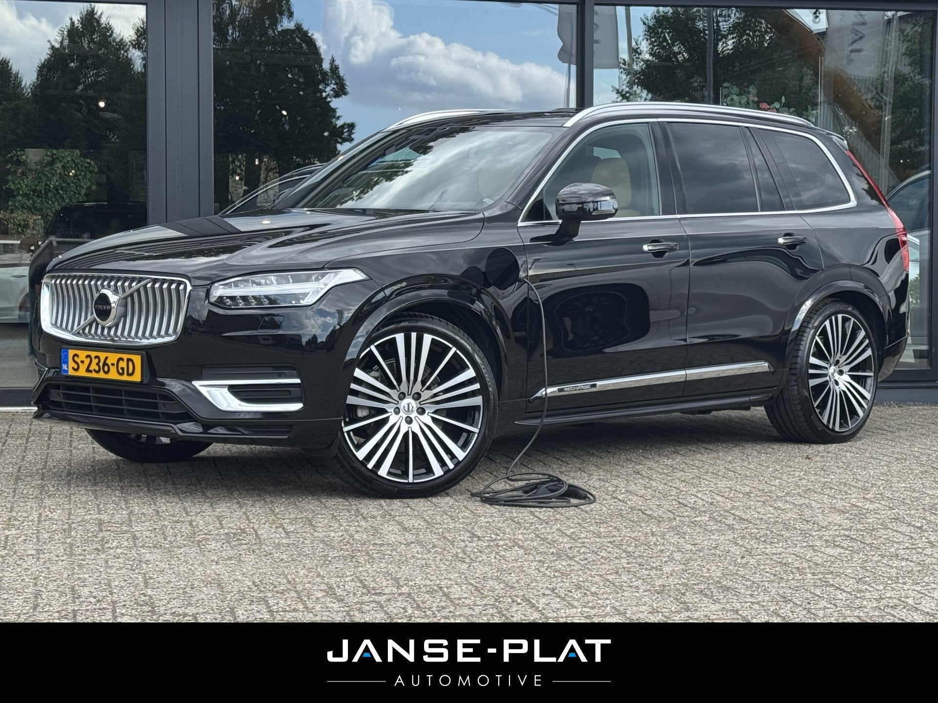 Volvo XC90 2.0 T8 Long Range AWD Ultimate Bright | Luchtveri, Gebruikt, 4 cilinders, 7 stoelen, Zwart