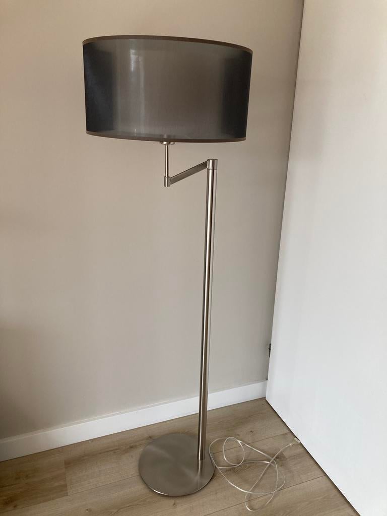 Staande lamp met dubbele lampenkap., Huis en Inrichting, Lampen | Vloerlampen, Ophalen