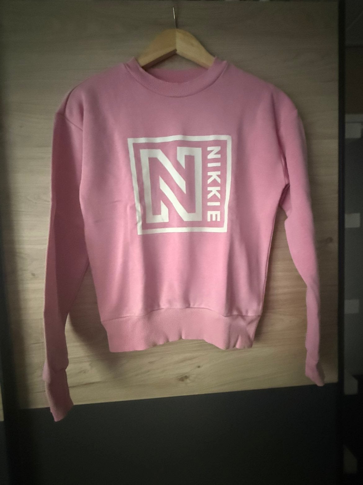 Nikkie roze sweater maat 32, Kleding | Dames, Ophalen of Verzenden, Zo goed als nieuw, Nikkie, Lange mouw