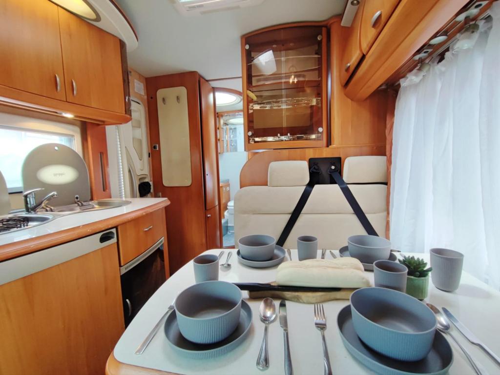 MOOIE FAMILIE CAMPER HUREN 🌅 ALKOOF CAMPER TE HUUR GOBOONY❗, Caravans en Kamperen, Campers, Alkoof, Ringverwarming, Hobby, Ford