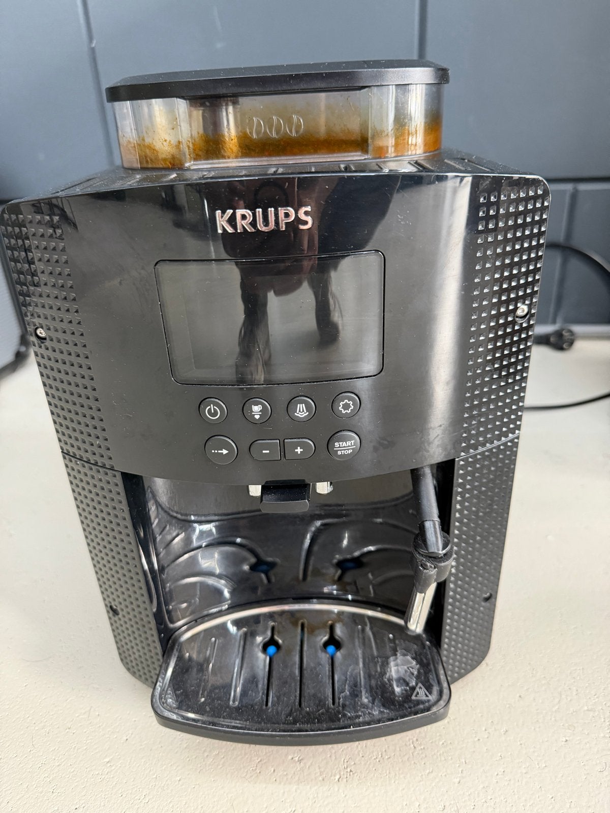 Krups volautomatische espressomachine - Gebruikt, Afneembaar waterreservoir, Gebruikt, Espresso apparaat, 2 tot 4 kopjes