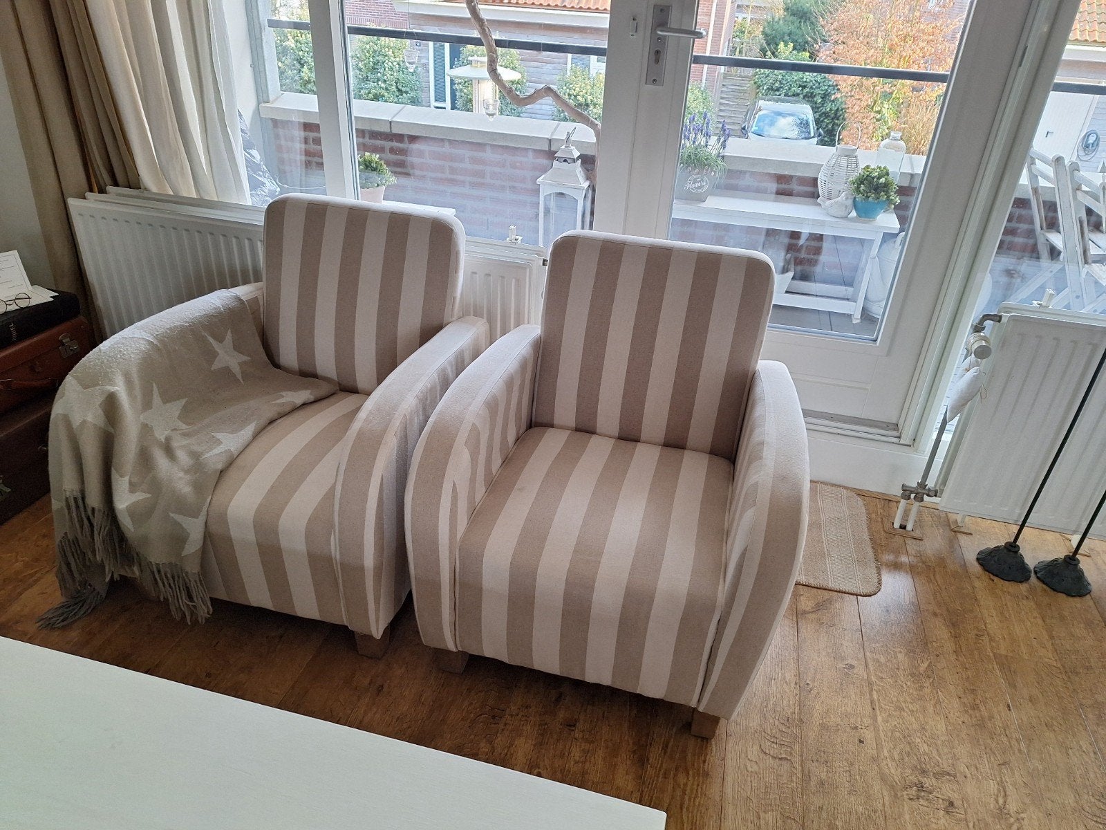 2 beige crème gestreepte landelijke stoelen met leuningen, Huis en Inrichting, Stoelen, Gebruikt, Twee, Overige kleuren, Ophalen of Verzenden