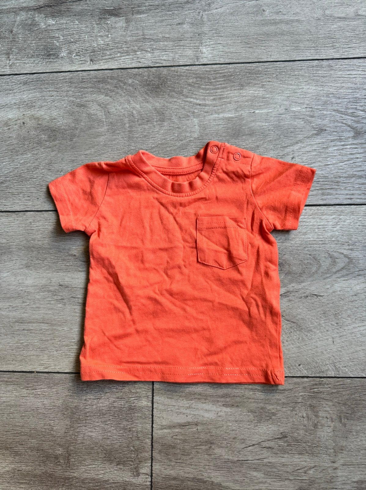 Primark oranje T-shirtje maat 62, Ophalen of Verzenden, Zo goed als nieuw, Jongetje, Shirtje of Longsleeve