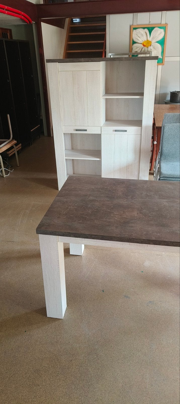 Buffetkast + eettafel Piet Klerkx Excellence grijs/betonlook, Huis en Inrichting, Complete eetkamers, Ophalen, Gebruikt, Modern
