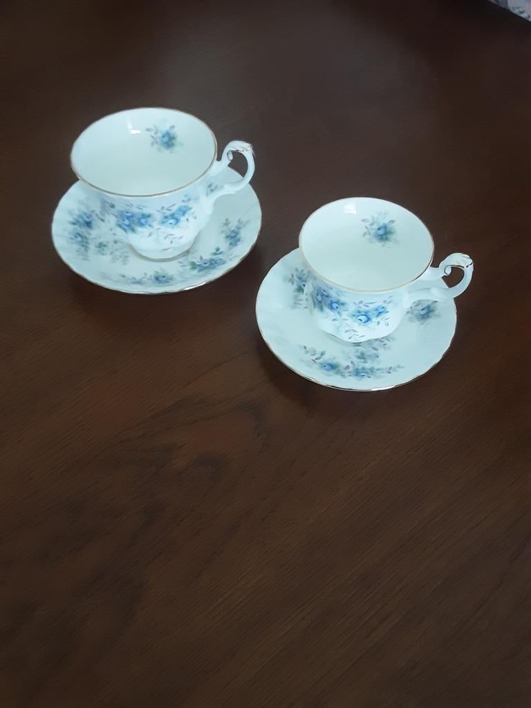 Royal Albert dames en heren kop en schotels Blue Blossom, Antiek en Kunst, Antiek | Servies los, Ophalen of Verzenden