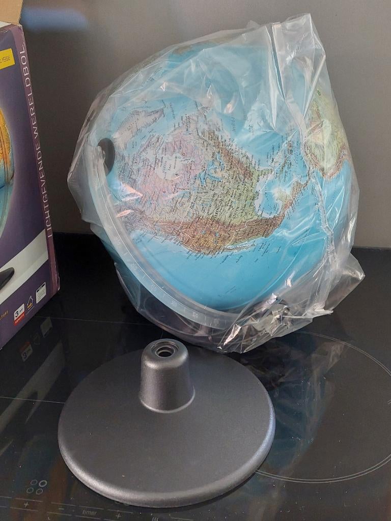 Wereldbol met verlichting, Huis en Inrichting, Woonaccessoires | Wereldbollen, Ophalen, Verlicht, Nieuw