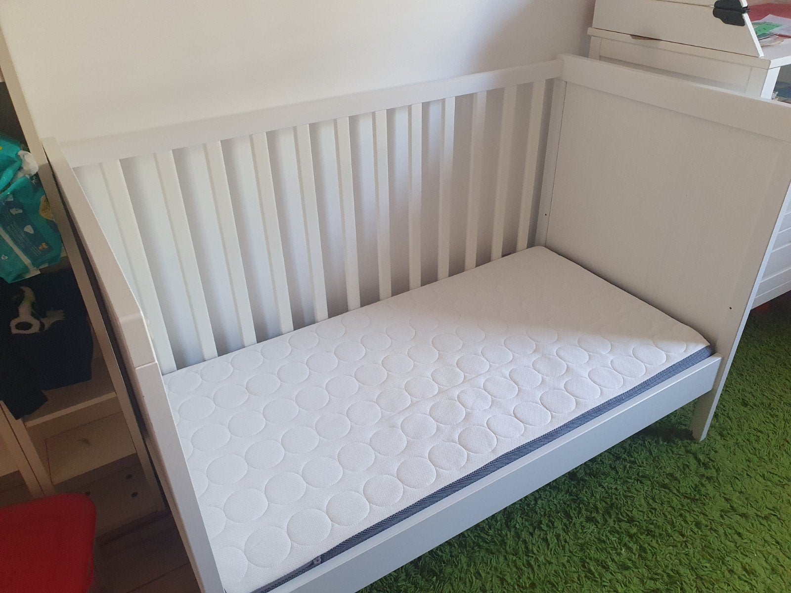 Ikea baby/peuterbed 70x140 cm, incl matras, Kinderen en Baby's, Babywiegjes en Ledikanten, Ophalen, Ledikant