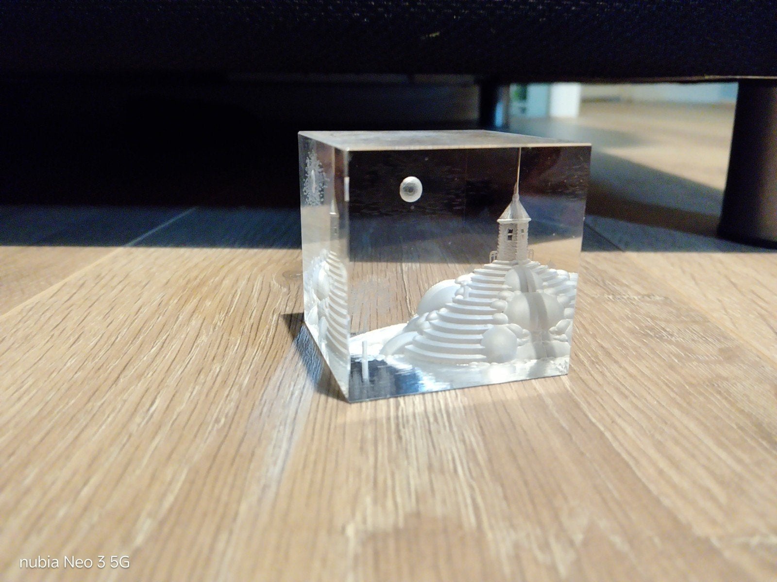 Glazen kubus met 3D-gravure van vuurtoren, Ophalen