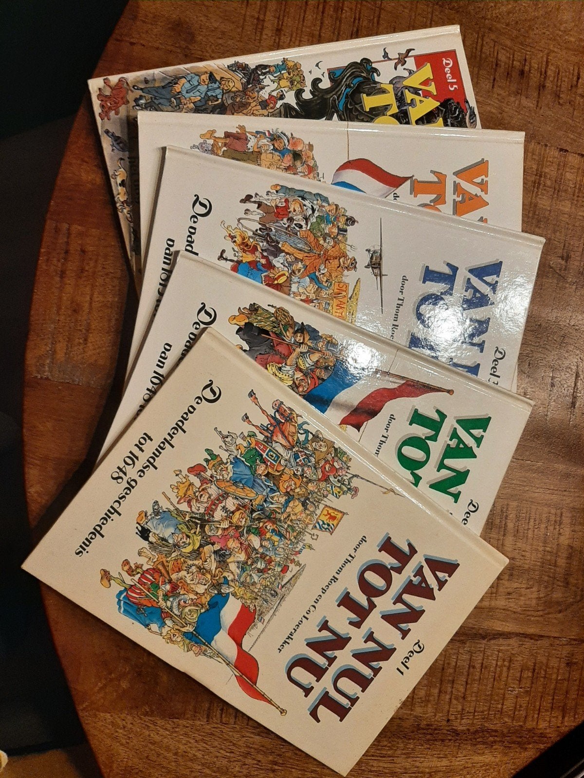 Van Nul Tot Nu - Complete set van 5 delen, Boeken, Geschiedenis | Vaderland, Ophalen of Verzenden, 20e eeuw of later, Gelezen