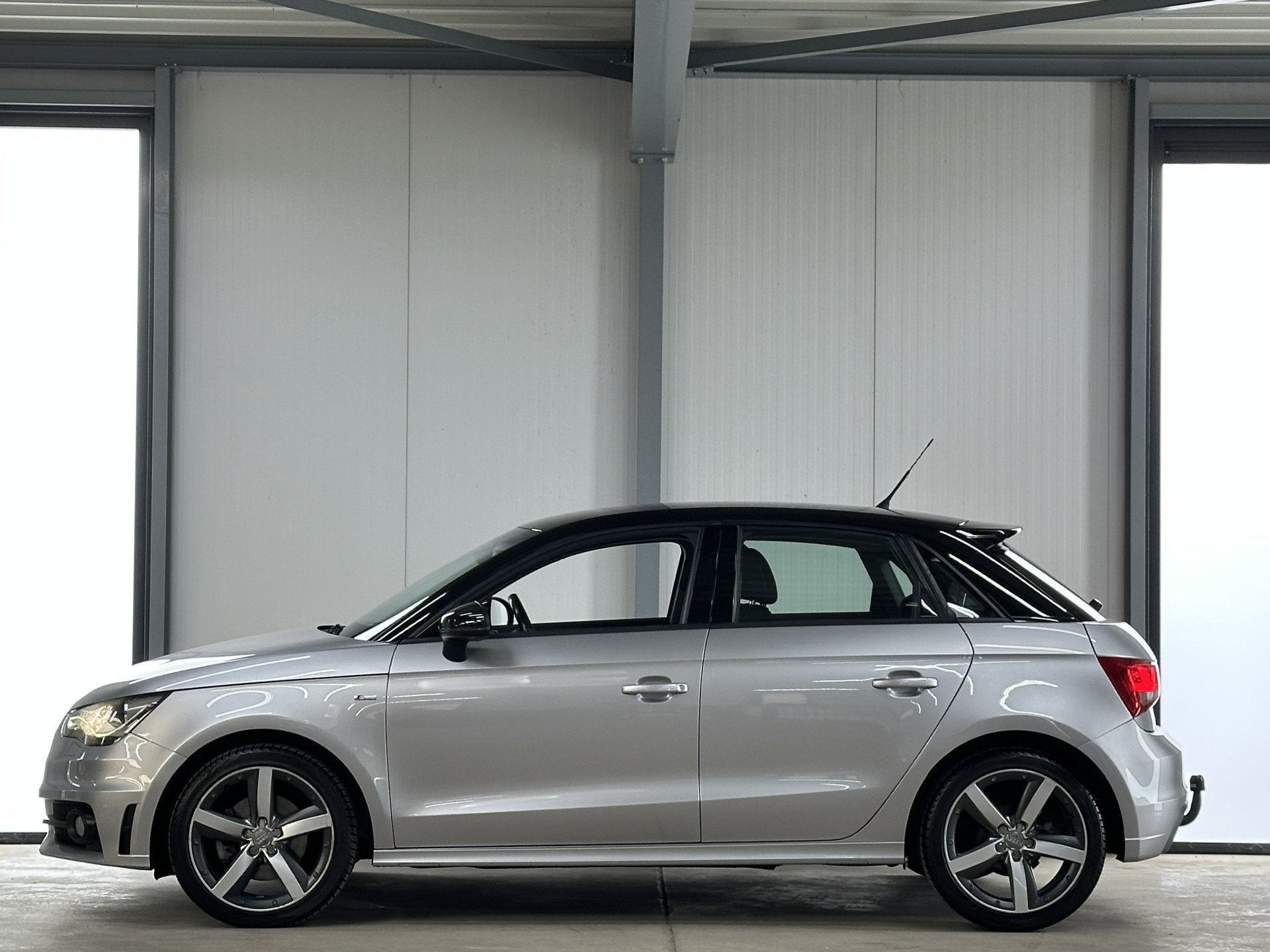 Audi A1 Sportback 1.4 TFSI CoD 140 pk Admired | Navi | S-lin, Auto's, Audi, Stof, Zwart, 4 cilinders, 4 stoelen