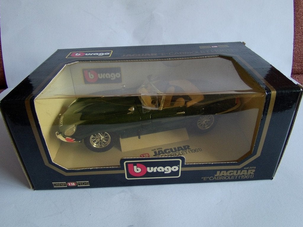 Bburago Diamonds Jaguar E Cabriolet 1961 met doos, 1/18, Hobby en Vrije tijd, Modelauto's | 1:18, Zo goed als nieuw, Auto, Bburago