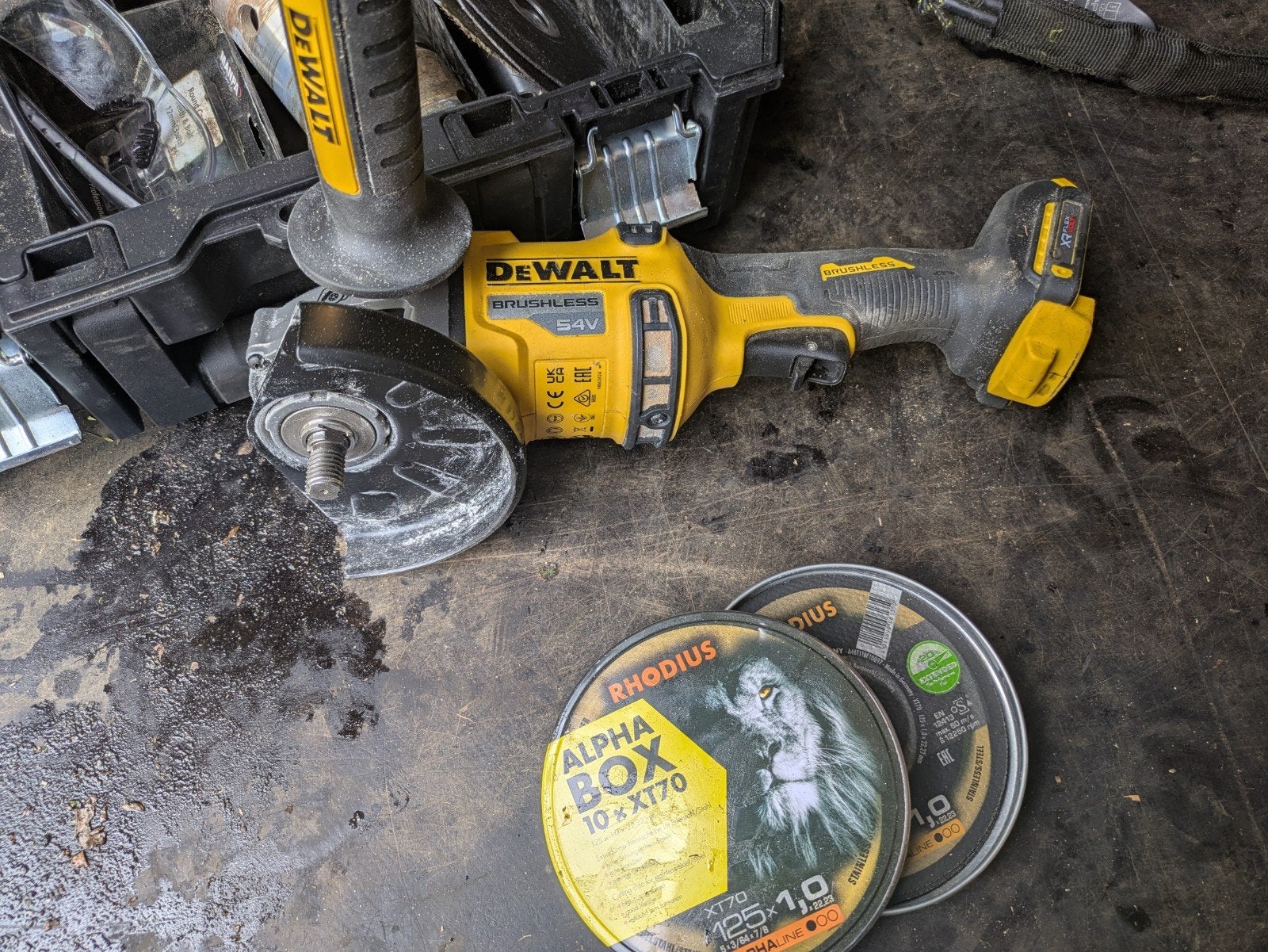 DeWalt FlexVolt Haakse Slijper met Accu's en Lader, Ophalen of Verzenden, Gebruikt