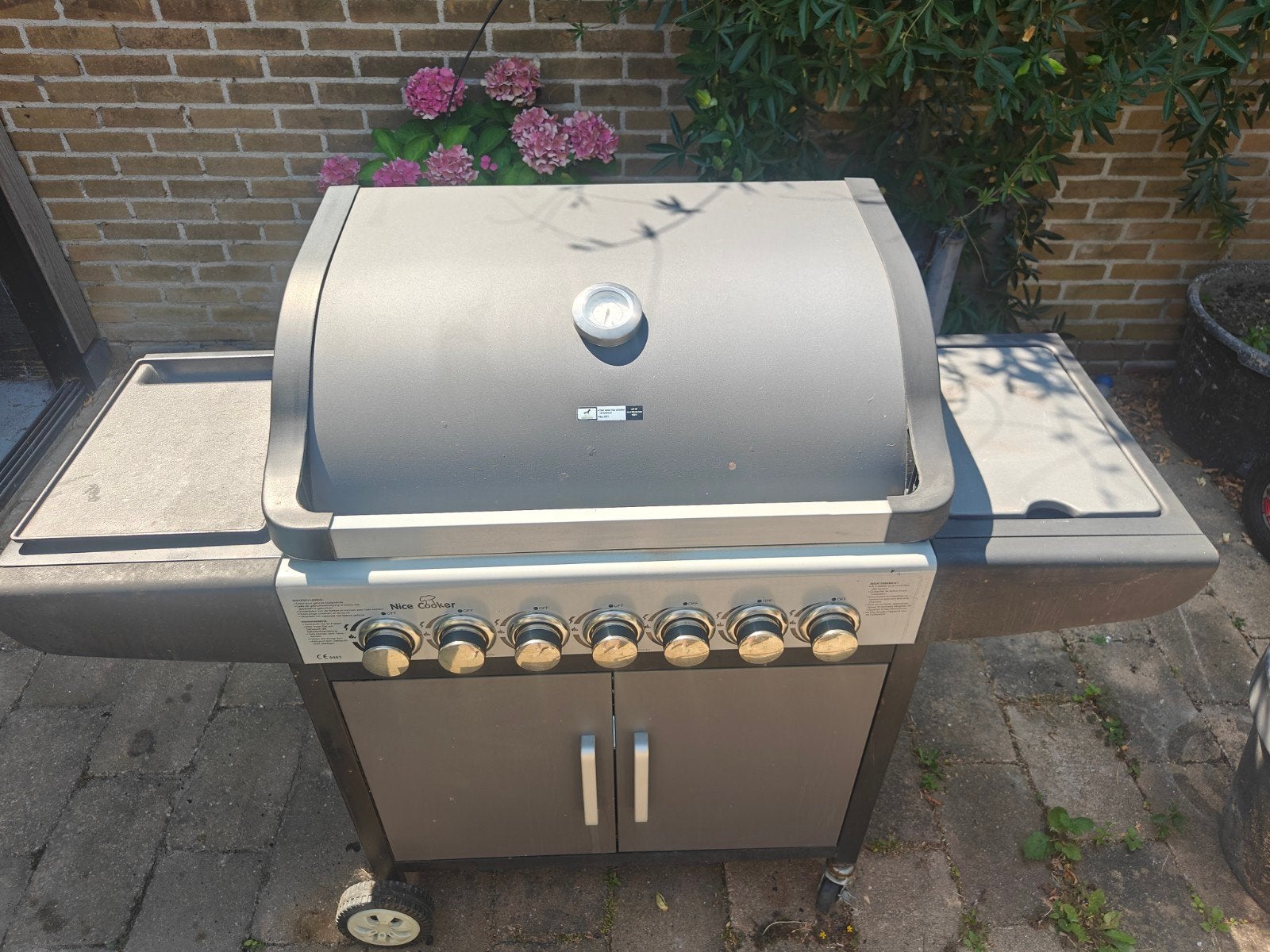 Chef gasbarbecue met draaispit en zijbrander, Ophalen, Gebruikt, New Chef