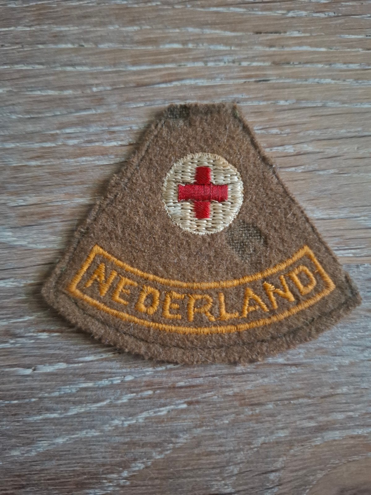 MVO Geneeskundige Dienst arm embleem, Verzamelen, Verzenden, Nederland, Embleem of Badge