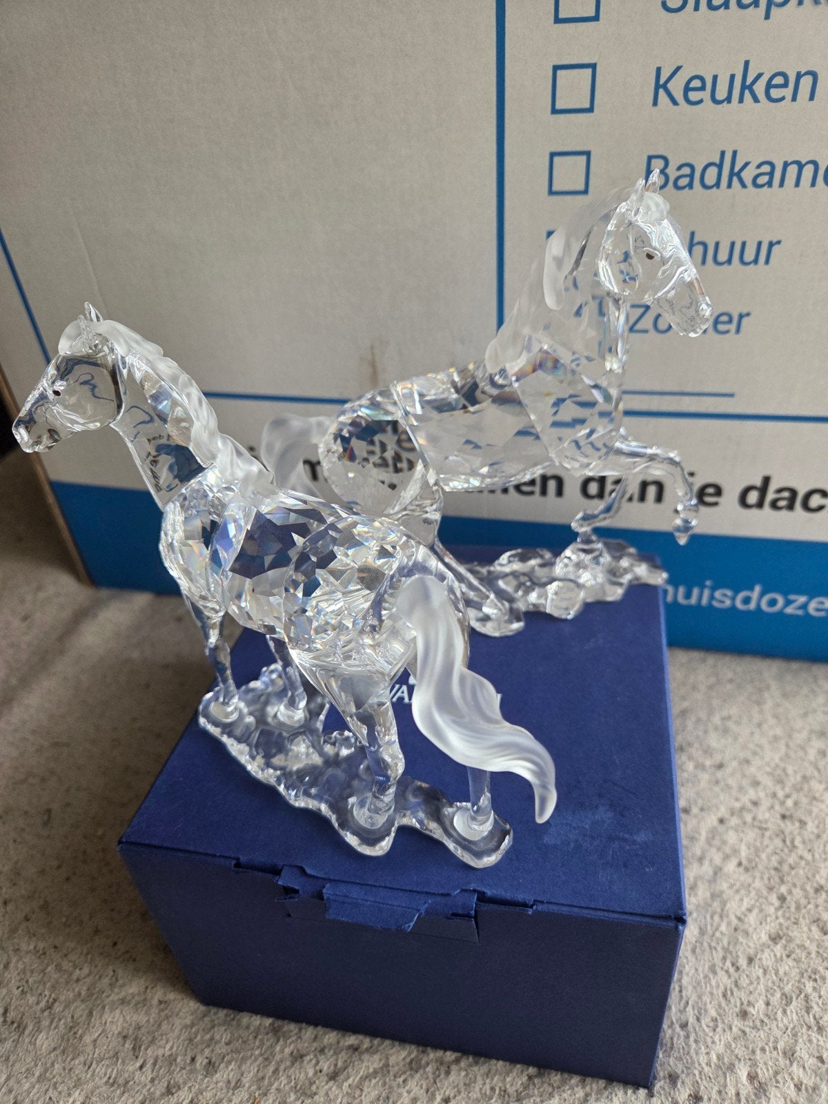 Swarovski Kristallen Paarden - Hengst en Merrie, Ophalen of Verzenden, Zo goed als nieuw, Figuurtje