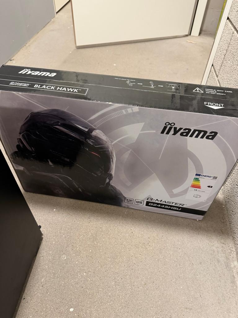 Monitoren 2x met monitorarm, Computers en Software, Ophalen, Zo goed als nieuw, Gaming, SSD