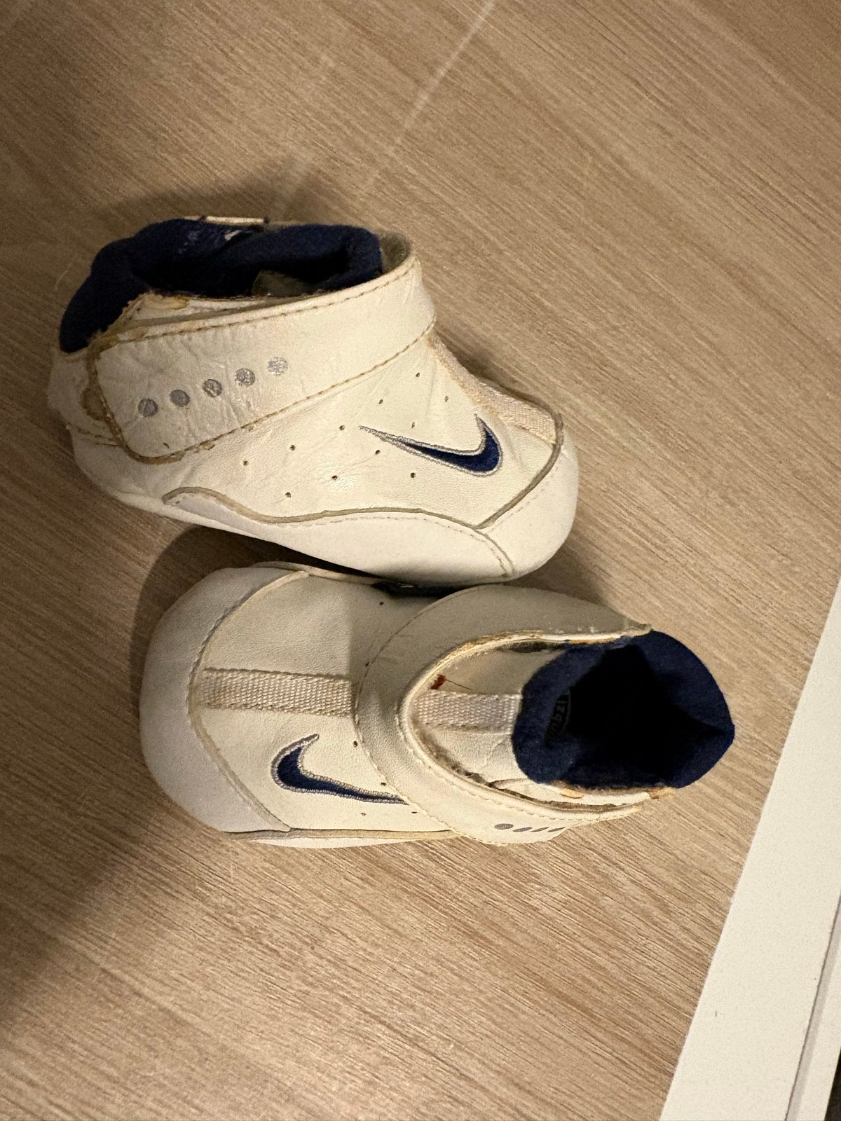 Nike Baby Slofjes Maat 17 - Comfortabel en Stijlvol, Kinderen en Baby's, Babykleding | Schoentjes en Sokjes, Slofjes, Gebruikt