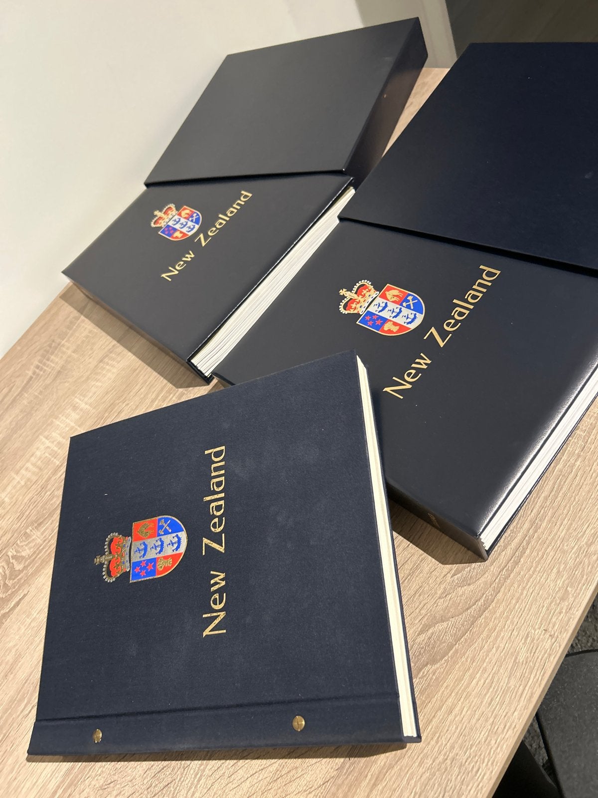 Postzegelcollectie Nieuw-Zeeland in Davo albums, Postzegels en Munten, Postzegels | Volle albums en Verzamelingen, Ophalen of Verzenden