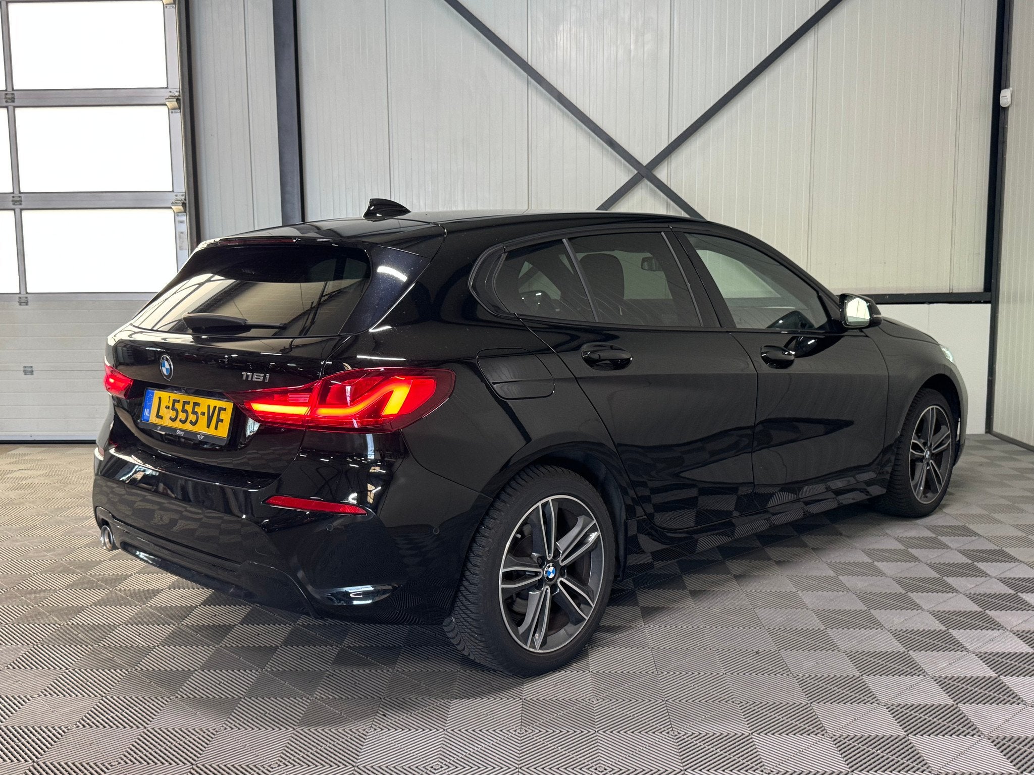 BMW 1-serie 116i | Business Edition Sport 5-Drs | Navi | Cam, Auto's, Gebruikt, Zwart, Origineel Nederlands, Handgeschakeld
