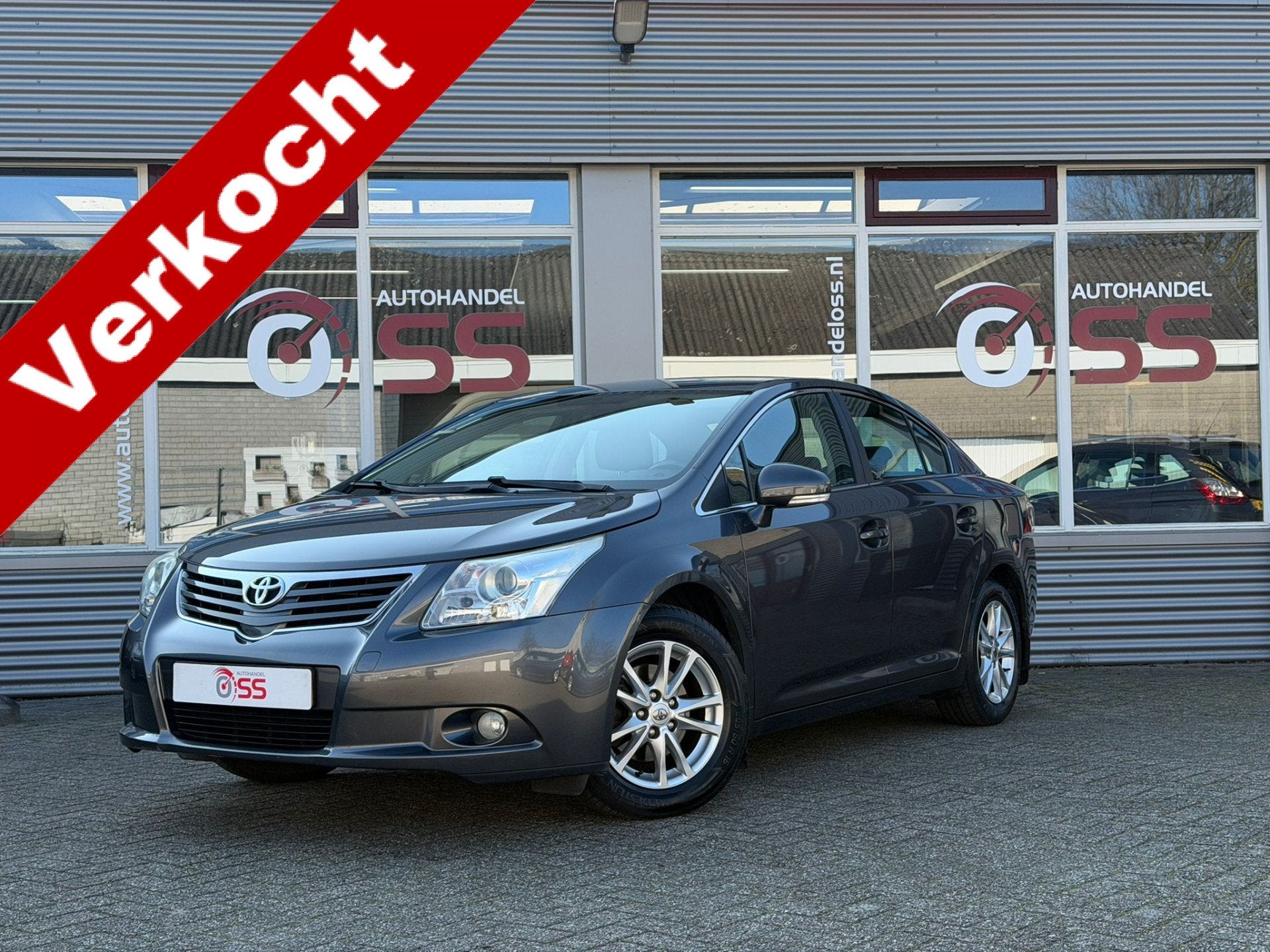 Toyota Avensis 1.8 VVTi Business AUTOMAAT LEER TREKHAAK AIRC, Euro 5, Stoelverwarming, 4 cilinders, Leder