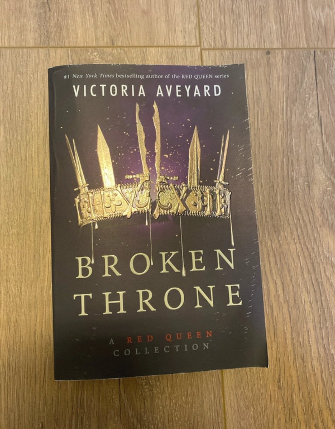 Broken Throne - Victoria Aveyard (engels), Ophalen of Verzenden, Gelezen